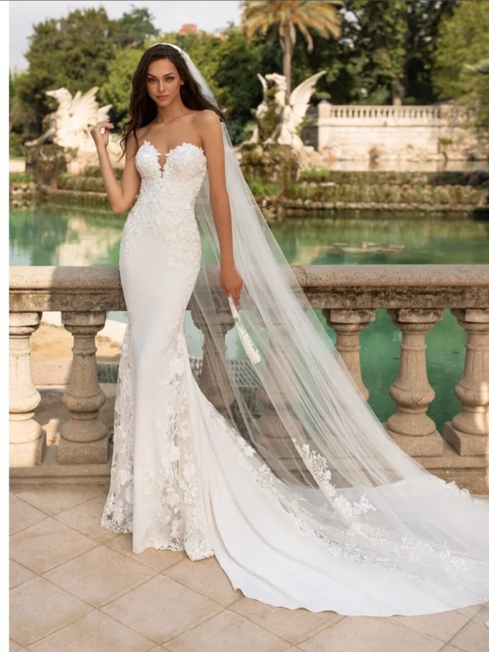 Pronovias “Epico” Crepe & Lace Mermaid Wedding Gown - Picture 5 of 14